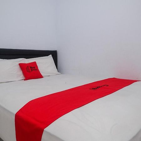 Reddoorz At Lapangan Bandara Sam Ratulangi Manado Otel Dış mekan fotoğraf