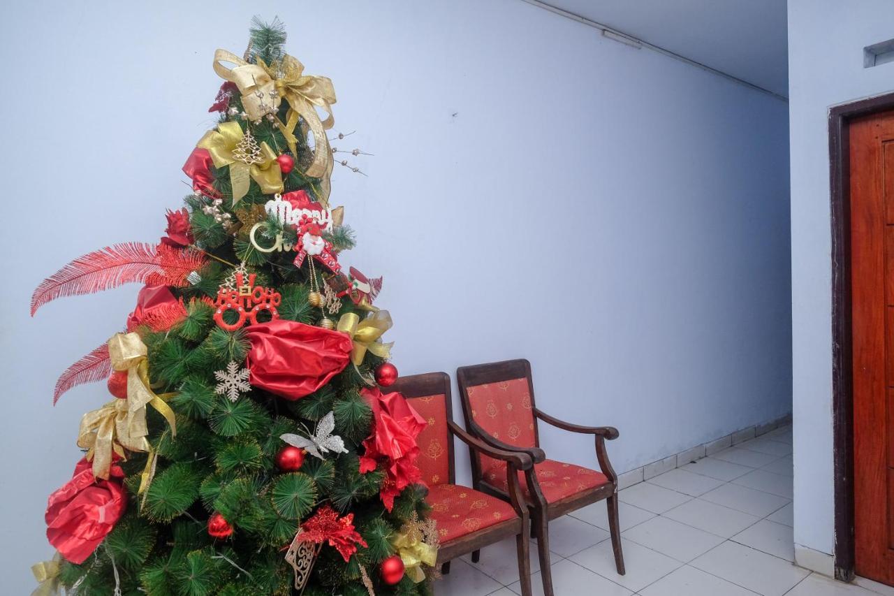 Reddoorz At Lapangan Bandara Sam Ratulangi Manado Otel Dış mekan fotoğraf