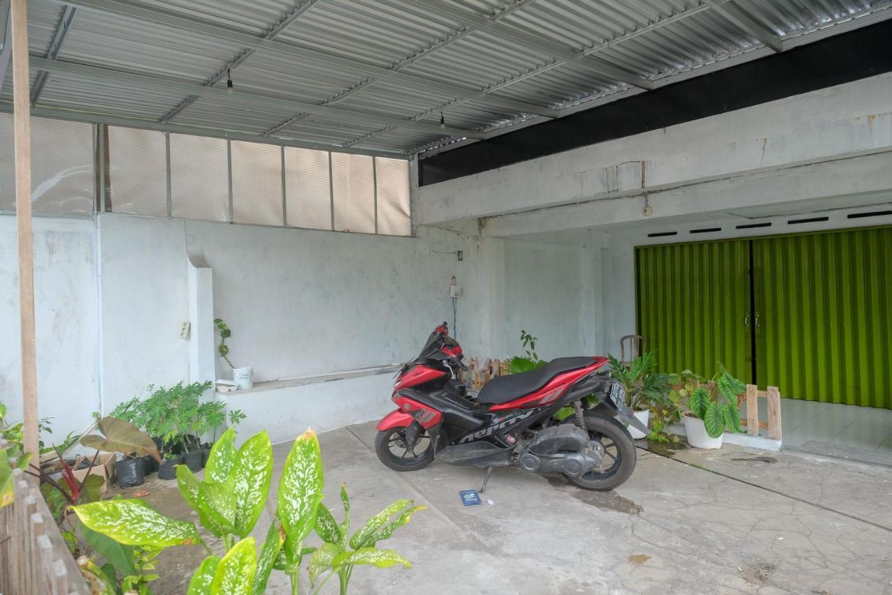 Reddoorz At Lapangan Bandara Sam Ratulangi Manado Otel Dış mekan fotoğraf