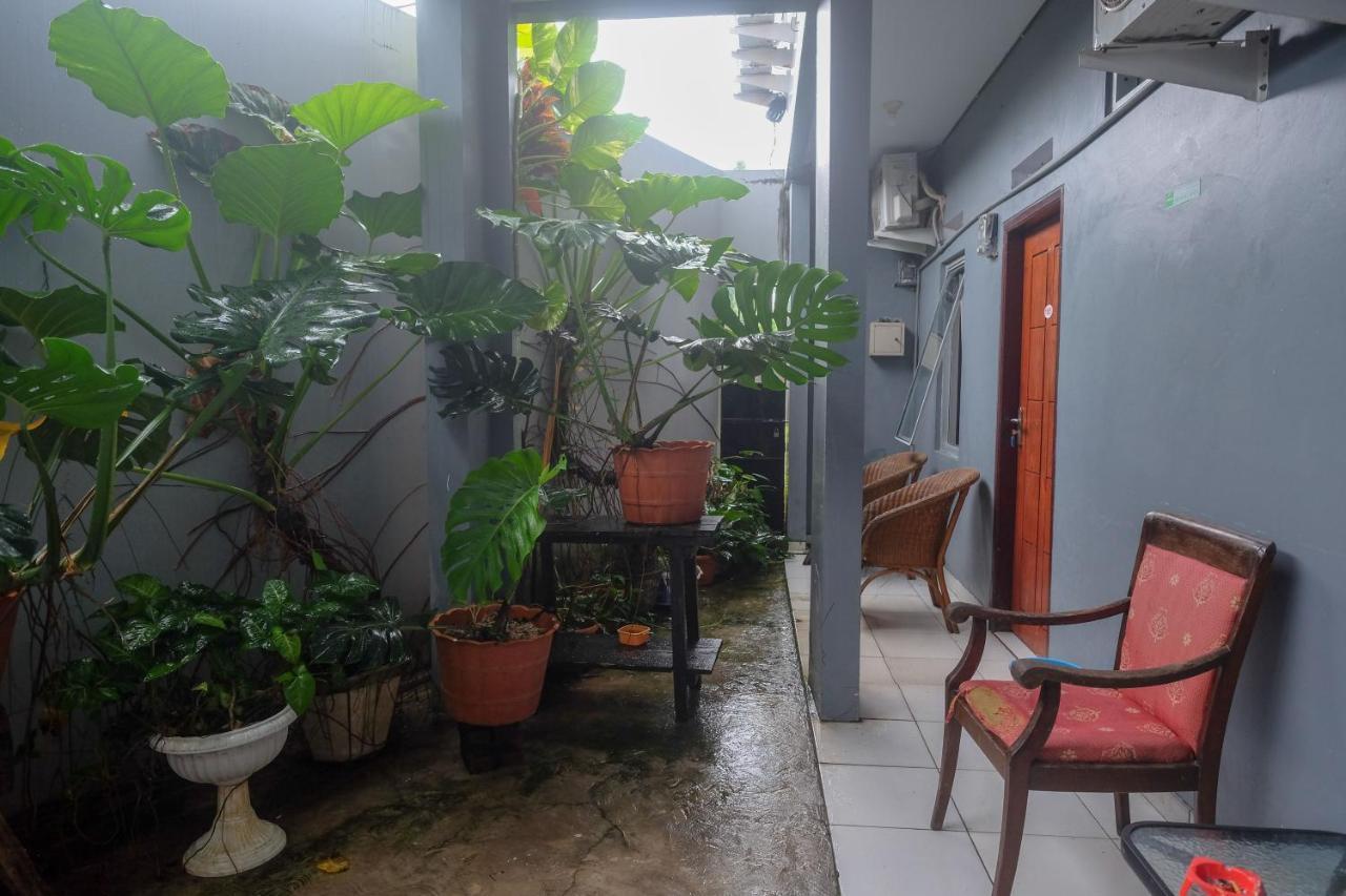 Reddoorz At Lapangan Bandara Sam Ratulangi Manado Otel Dış mekan fotoğraf