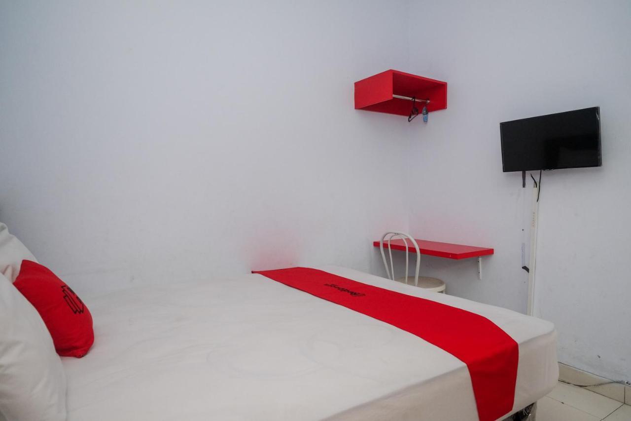Reddoorz At Lapangan Bandara Sam Ratulangi Manado Otel Dış mekan fotoğraf