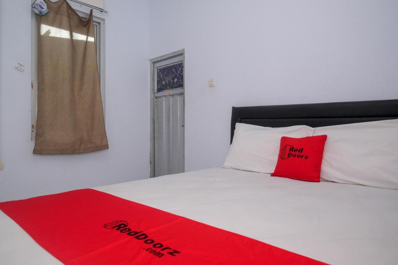 Reddoorz At Lapangan Bandara Sam Ratulangi Manado Otel Dış mekan fotoğraf