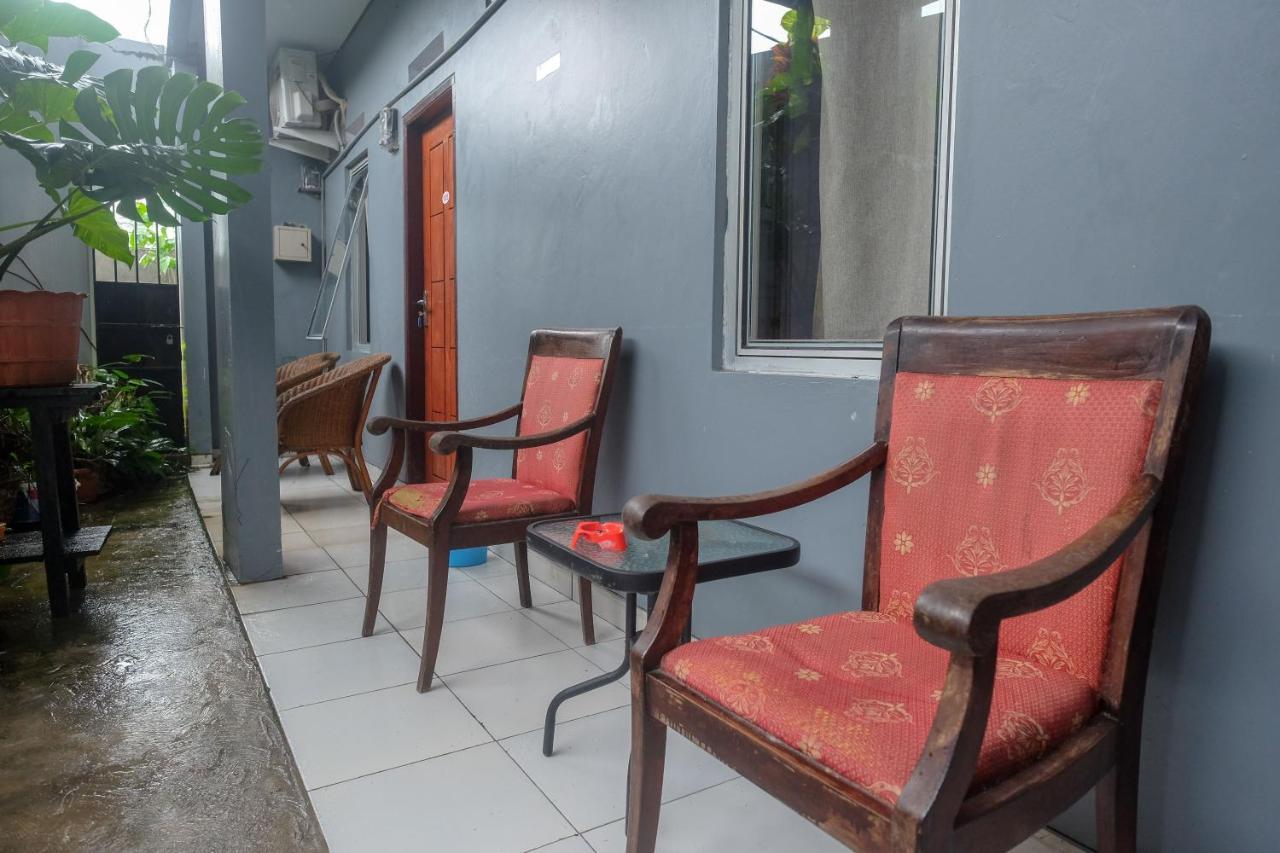 Reddoorz At Lapangan Bandara Sam Ratulangi Manado Otel Dış mekan fotoğraf