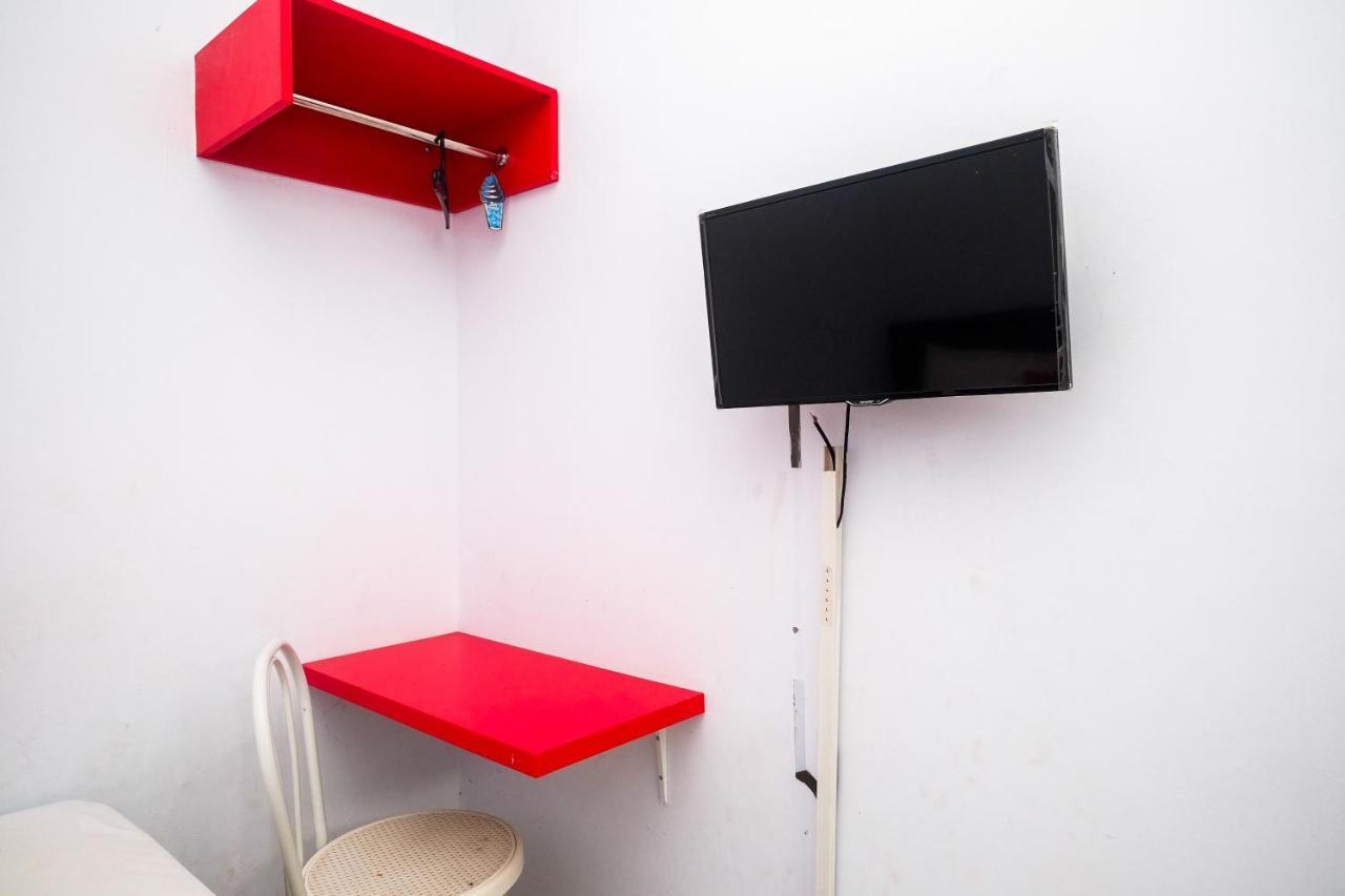 Reddoorz At Lapangan Bandara Sam Ratulangi Manado Otel Dış mekan fotoğraf