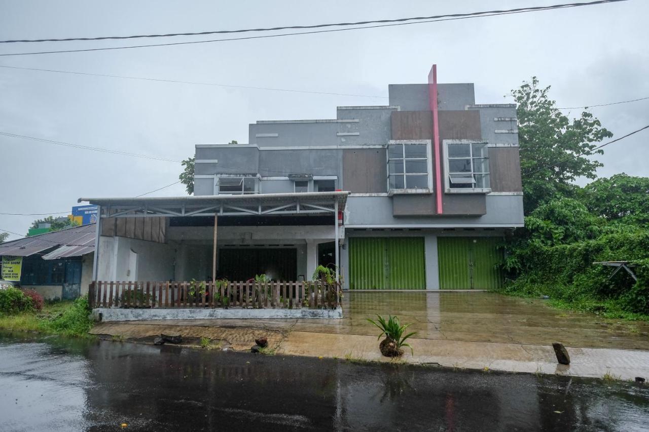 Reddoorz At Lapangan Bandara Sam Ratulangi Manado Otel Dış mekan fotoğraf