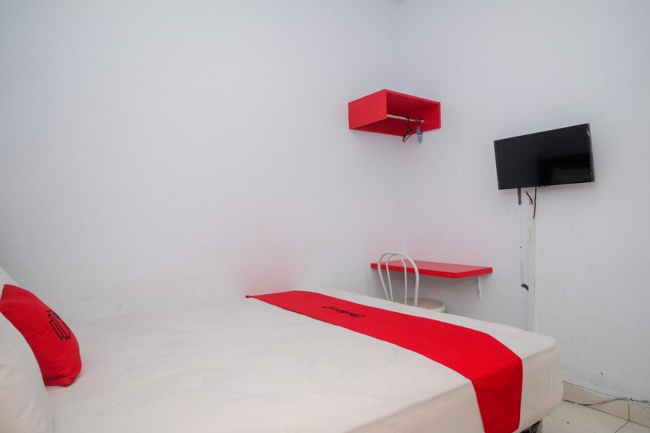 Reddoorz At Lapangan Bandara Sam Ratulangi Manado Otel Dış mekan fotoğraf